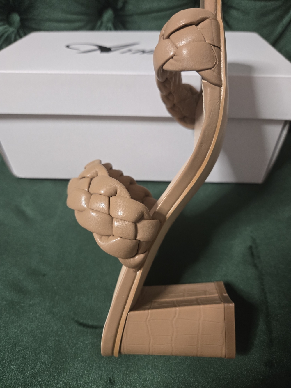 Women's Braided Slide Sandal in Beige NEW IN BOX! - Picture 4 of 5